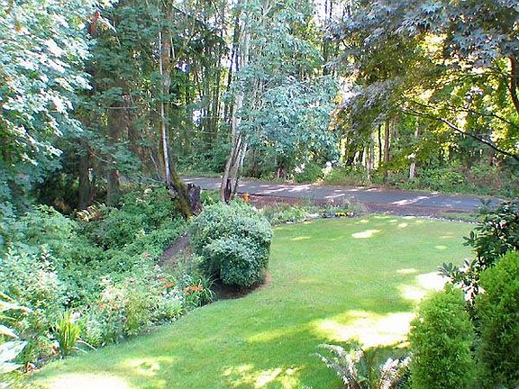 Nice privacy and a quiet road