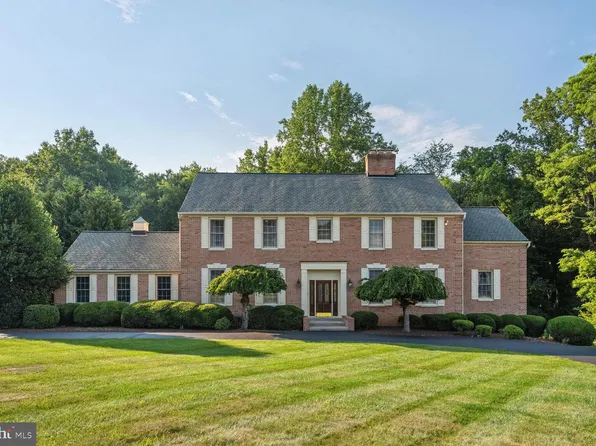 806 Lake Windermere Ct, Great Falls, VA 22066