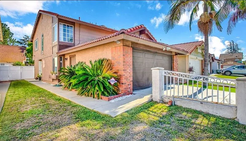 4 bed, 2.0 bath, 1405 sqft, $4,500 — Photo 1