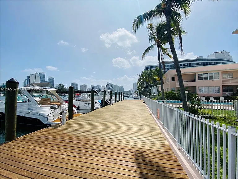 6881 Bay Dr #11 — Photo 19