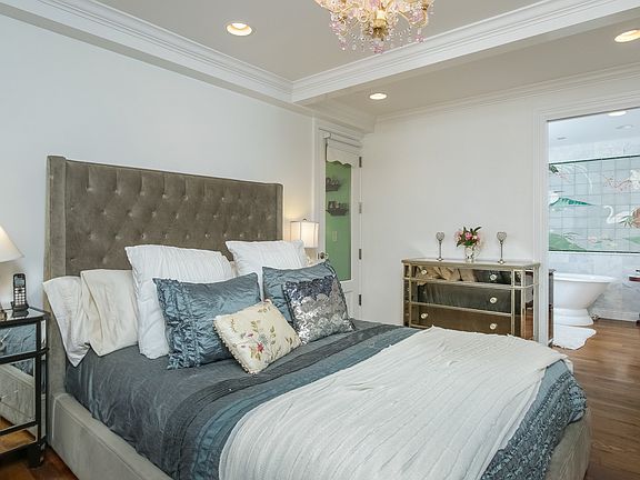 5th image of 909 Coast Blvd Unit 4
