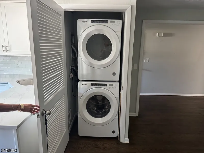 2 bed, 1.0 bath, $2,600 — Photo 4