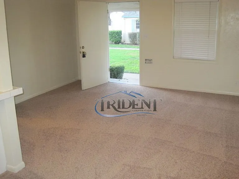 444-462 McRae Way — Photo 23