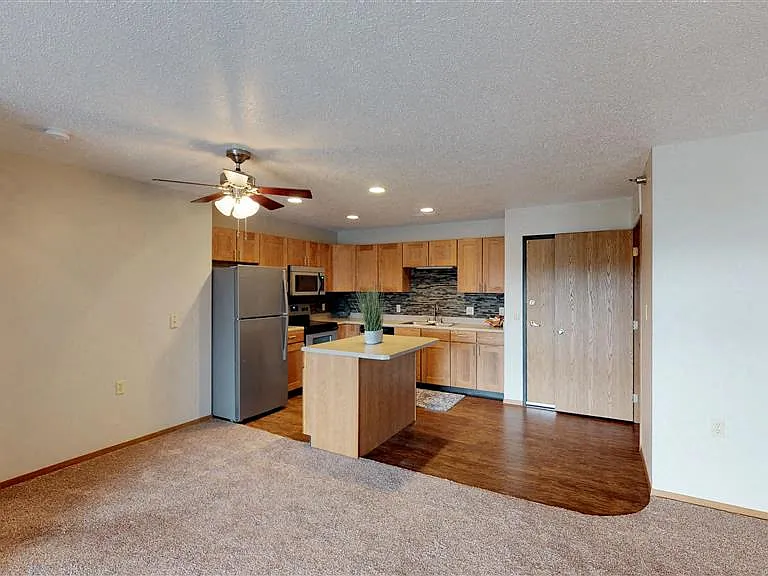 Oxbow Park Apartments — Photo 33