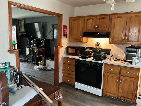 4th image of 3401 6th Ave E