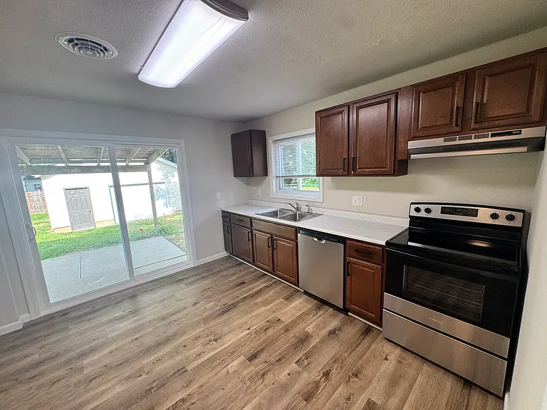 312 Mulberry Blvd — Photo 4