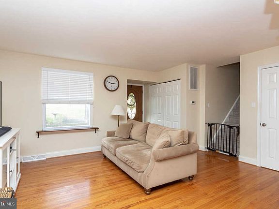 4th image of 1130 New Hampshire Ln