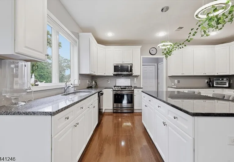 18 Puddingstone Rd — Photo 6