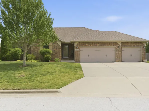 1938 N Pavilion Place, Strafford, MO 65757