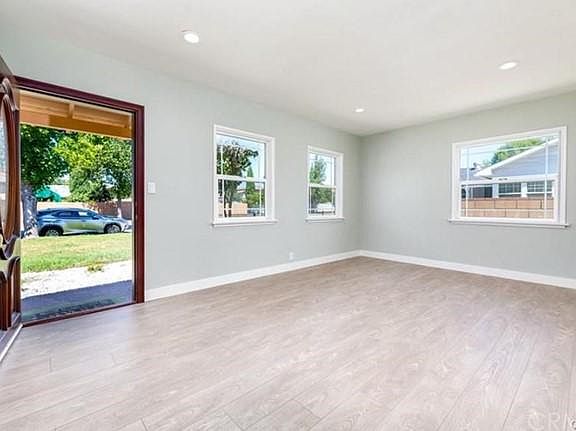 2nd image of 5452 Loma Ave