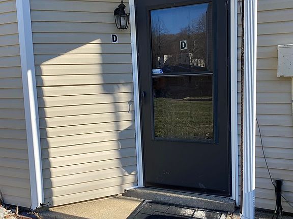 2nd image of 102D Kingsbury Ct