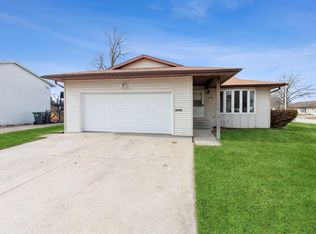 1736 9th St, Nevada, IA 50201