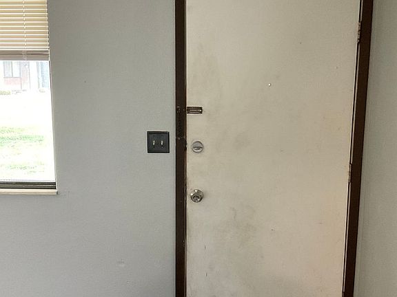 2nd image of 5904 Gateway Industrial Dr APT 2