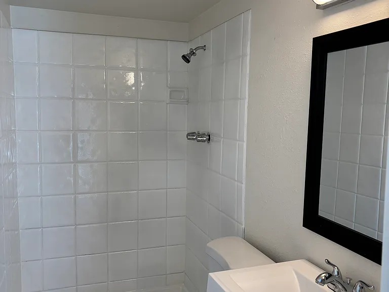 2318 W Sunnyside Ave — Photo 12