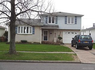 15 E Toulon Dr, Buffalo, NY 14227