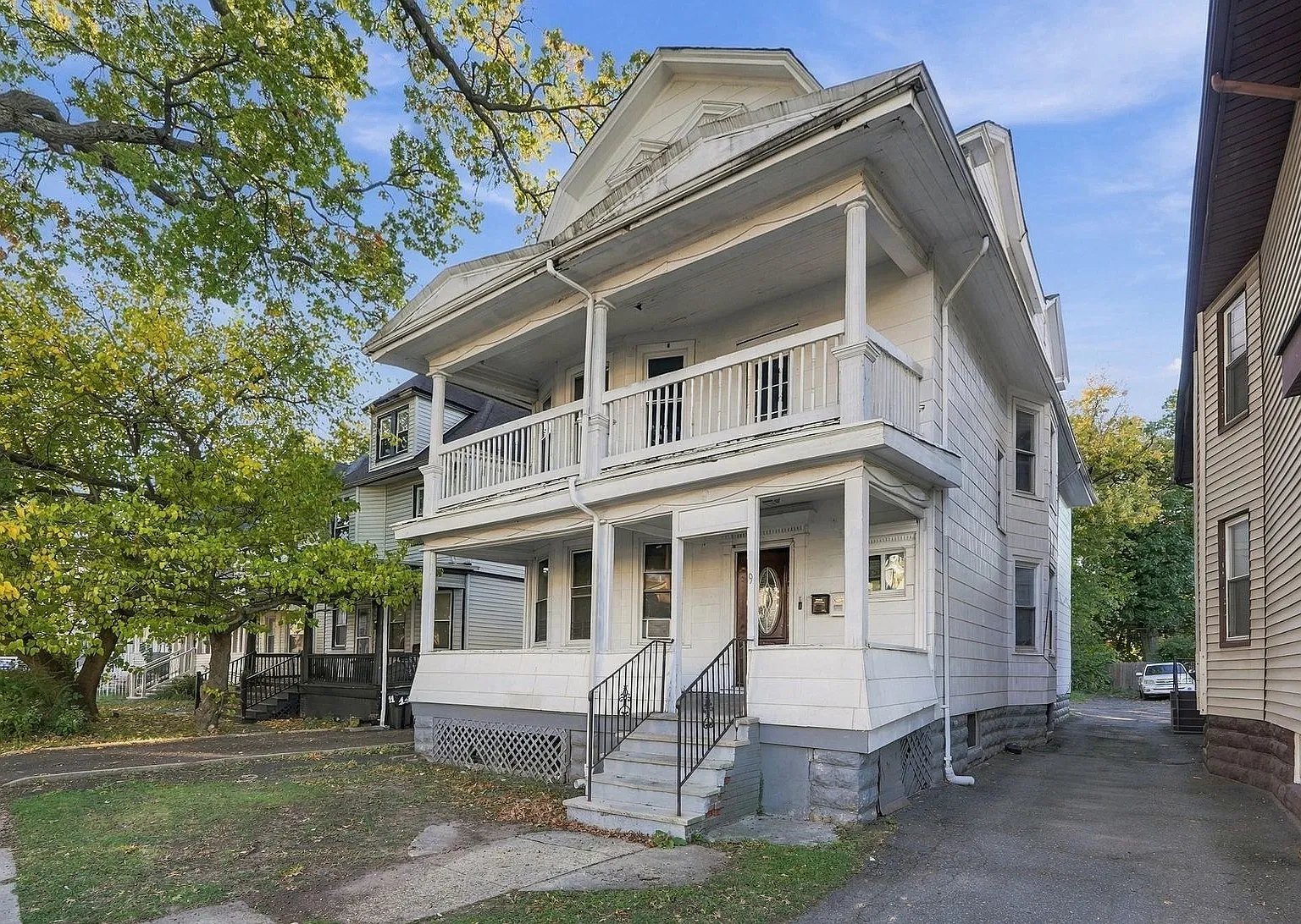 6 bed, $4,200 — Photo 1