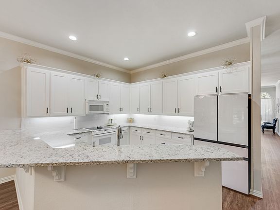5th image of 2838 Forestwood Dr