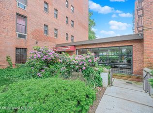 100 Colfax Ave APT 1E, Staten Island, NY 10306