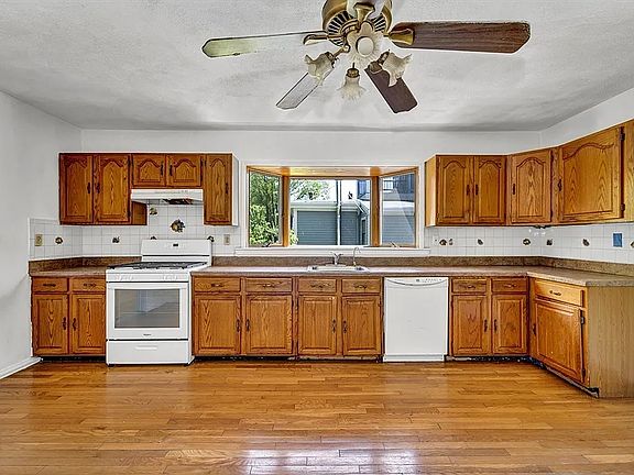 2nd image of 71 Berkeley St #2