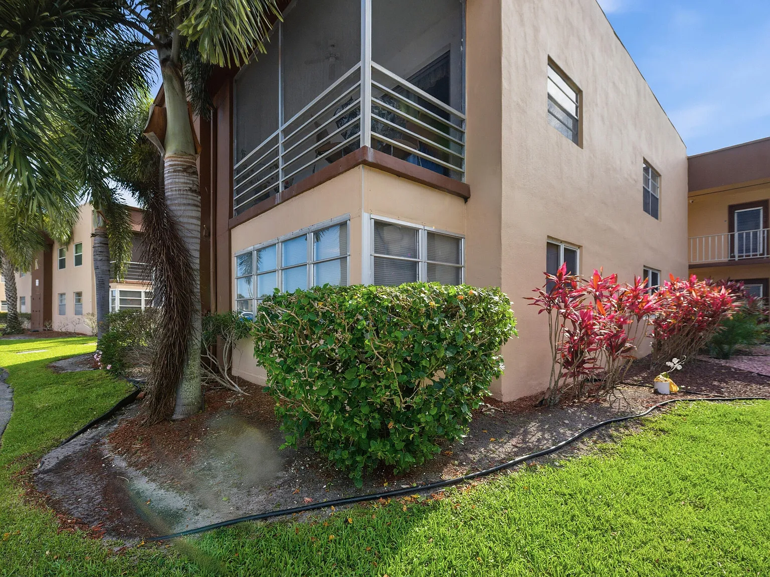1 bed, 1.5 bath, 760 sqft, $2,000 — Photo 1