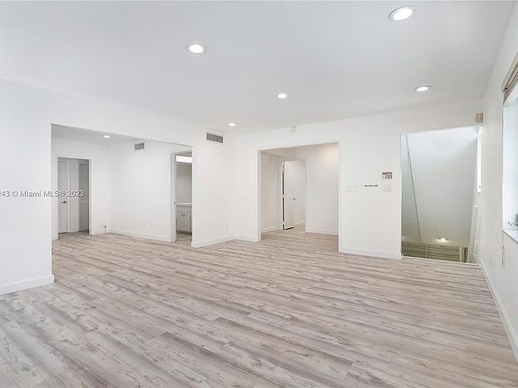 5th image of 1131 Mariposa Ave #4