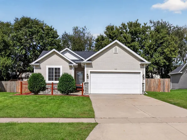 313 4th St NW, Altoona, IA 50009