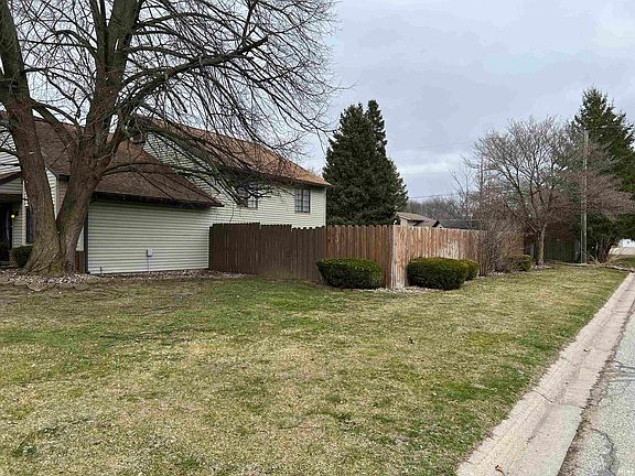 5th image of 1900 Woodland Dr
