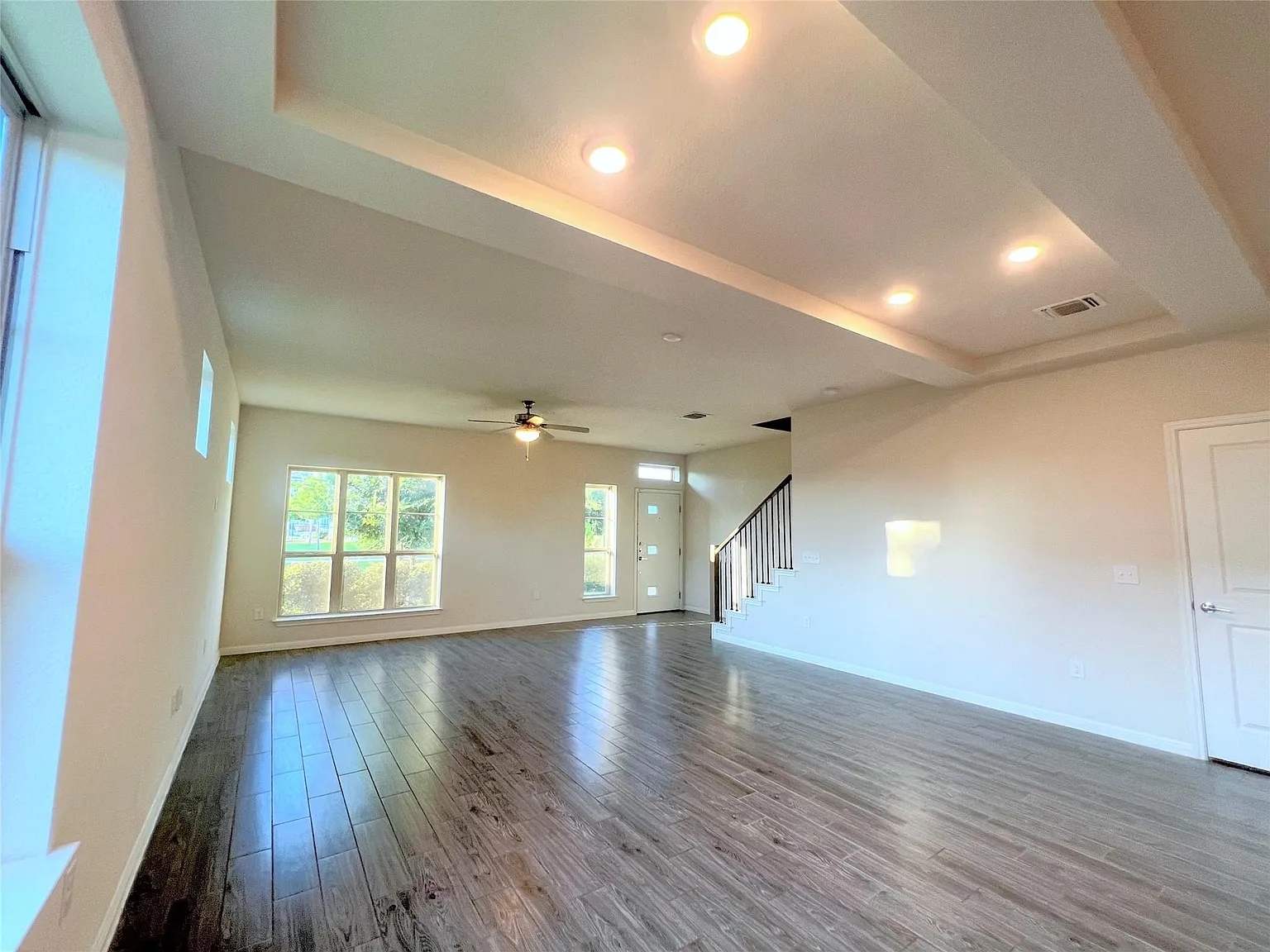 3 bed, 2.5 bath, 1840 sqft, $2,175 — Photo 3