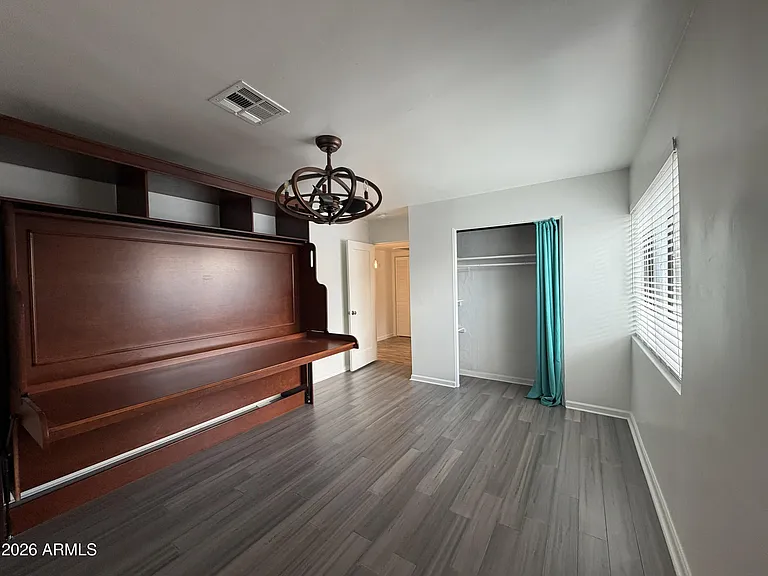 2514 E Fairmount Ave — Photo 8