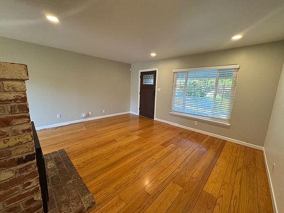 4th image of 3705 Thornwood Dr