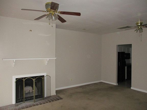 5th image of 317 Bainbridge Dr APT P