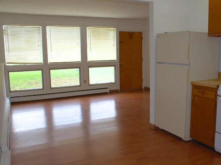 118 Leroy St — Photo 3