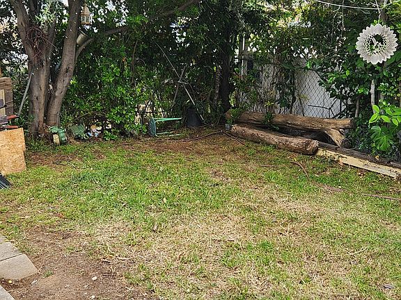 5th image of 973 Camulos St