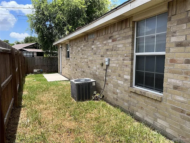 215 W Albatross Ave #B — Photo 13