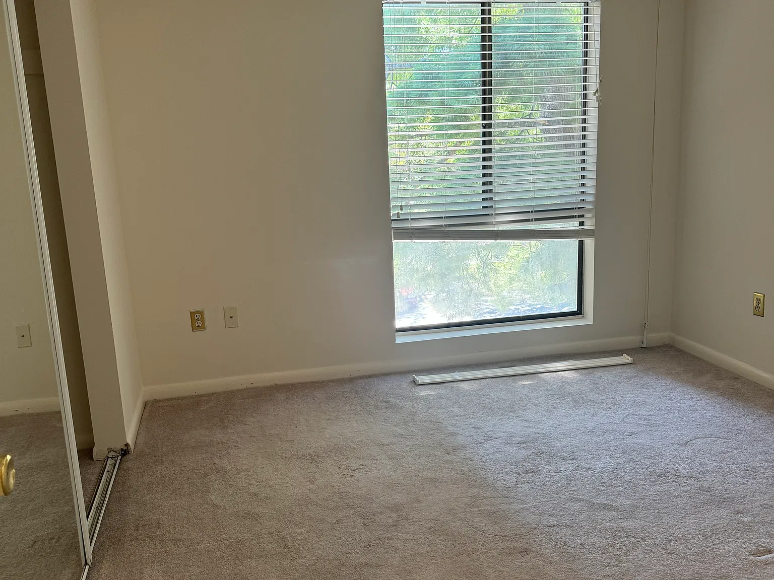 3 bed, 1336 sqft, $2,295 — Photo 2