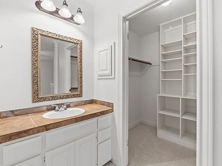 2500 Steck Ave #7 — Photo 12