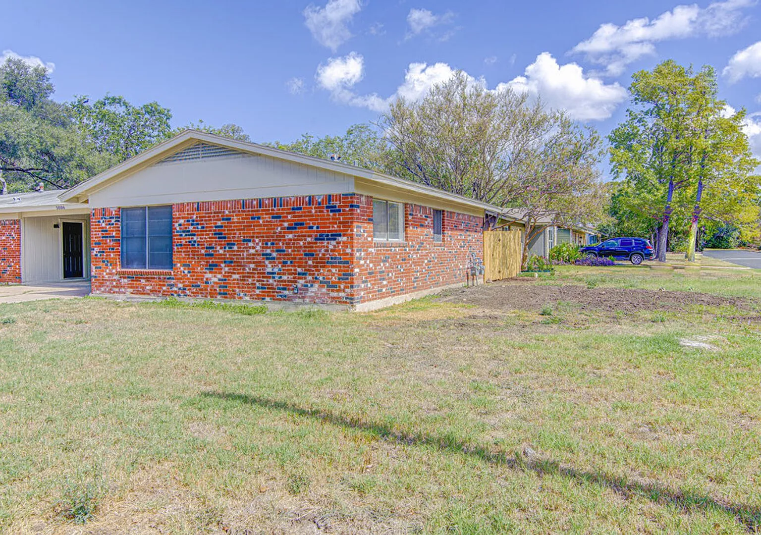 5006 Brighton Rd — Photo 1