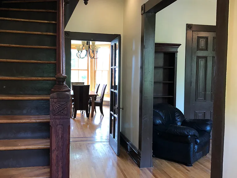 721 W 7th St — Photo 3