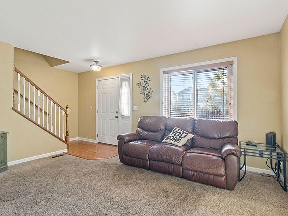 5th image of 180 Bridlewood Cir