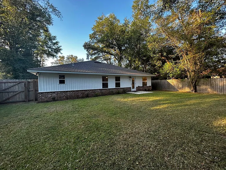 1403 Wilson Ave — Photo 18