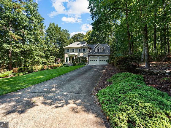 2nd image of 15 Oak Ridge Dr