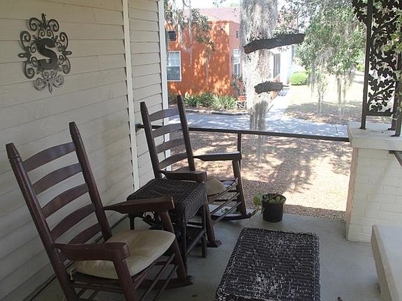 3rd image of 908 Carlton Ave