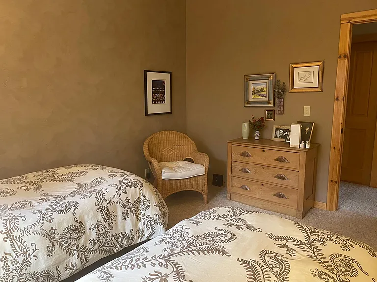 Guest room.The dresser drawers have been replace with a desk and chair. There is also a printer for your use.