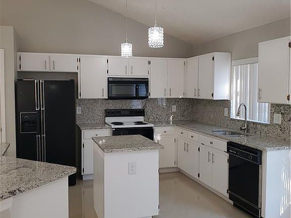 3rd image of 9704 Yellow Stone Pl
