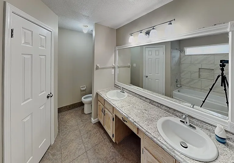 1633 Dexter Ln — Photo 8