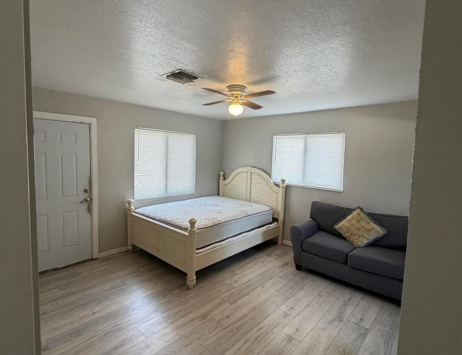 2 bed, 1.0 bath, 1440 sqft, $1,800 — Photo 3