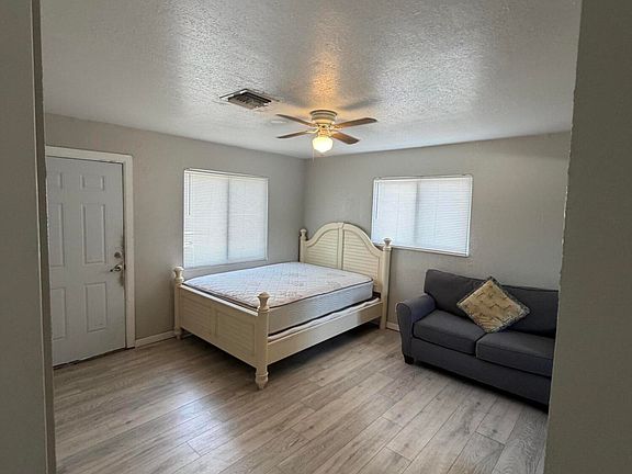 3rd image of 716 22nd St Unit B