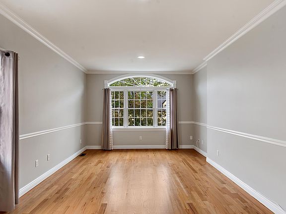 Living Room (center)