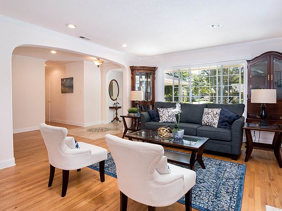 4th image of 1215 Lennon Way