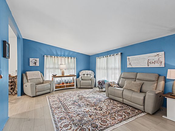 4th image of 22730 S Ridge Ln